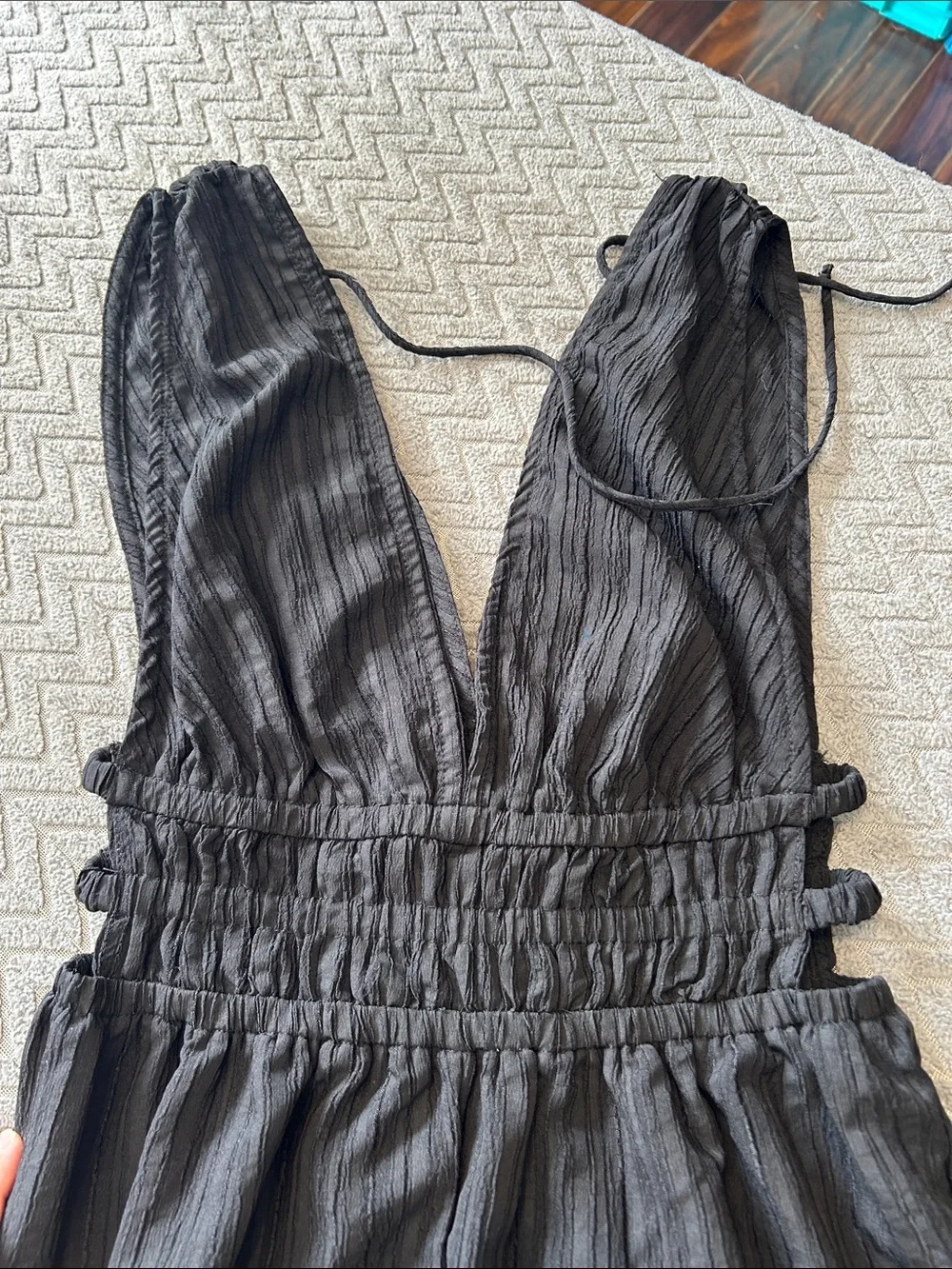 Black Women's V-Neck Sleeveless Jumpsuit